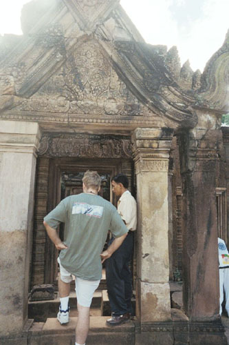 banteay.srei.door2