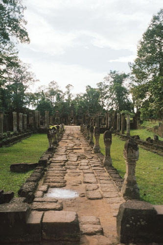 banteaysrei.walkway