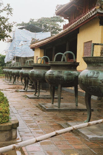 hue.emperors.urns