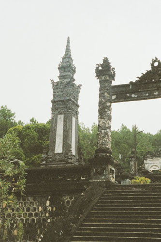 hue.tu.duc.tomb.pillar