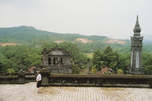hue.tu.duc.tomb.view