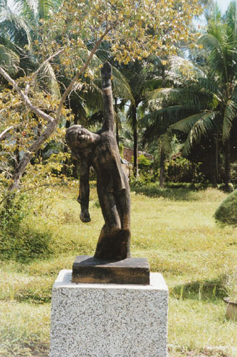 mylai.agony.statue