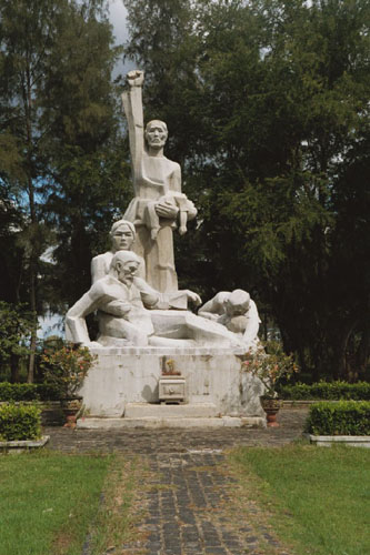mylai.statue2